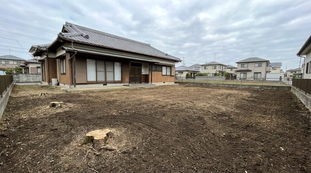 売却・解体前に庭の木をすべて片づけたあとの敷地のイメージ